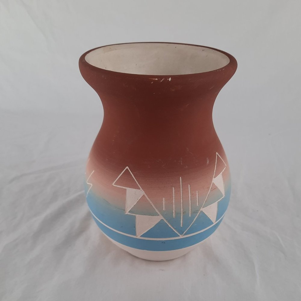 Artist Signed Sioux Native American Pottery - Wide Mouthed Vase 6" tall